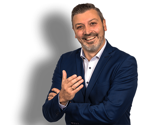 Bild Mitarbeiter des Landkreis Ravensburg mit Begrüßungsgeste