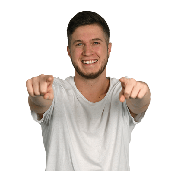 Bild Auszubildender des Landkreises Ravensburg zeigt in die Kamera