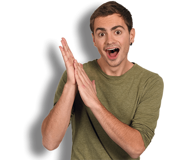 Bild Mitarbeiter des Landkreis Ravensburg freut sich und reibt sich die Hände